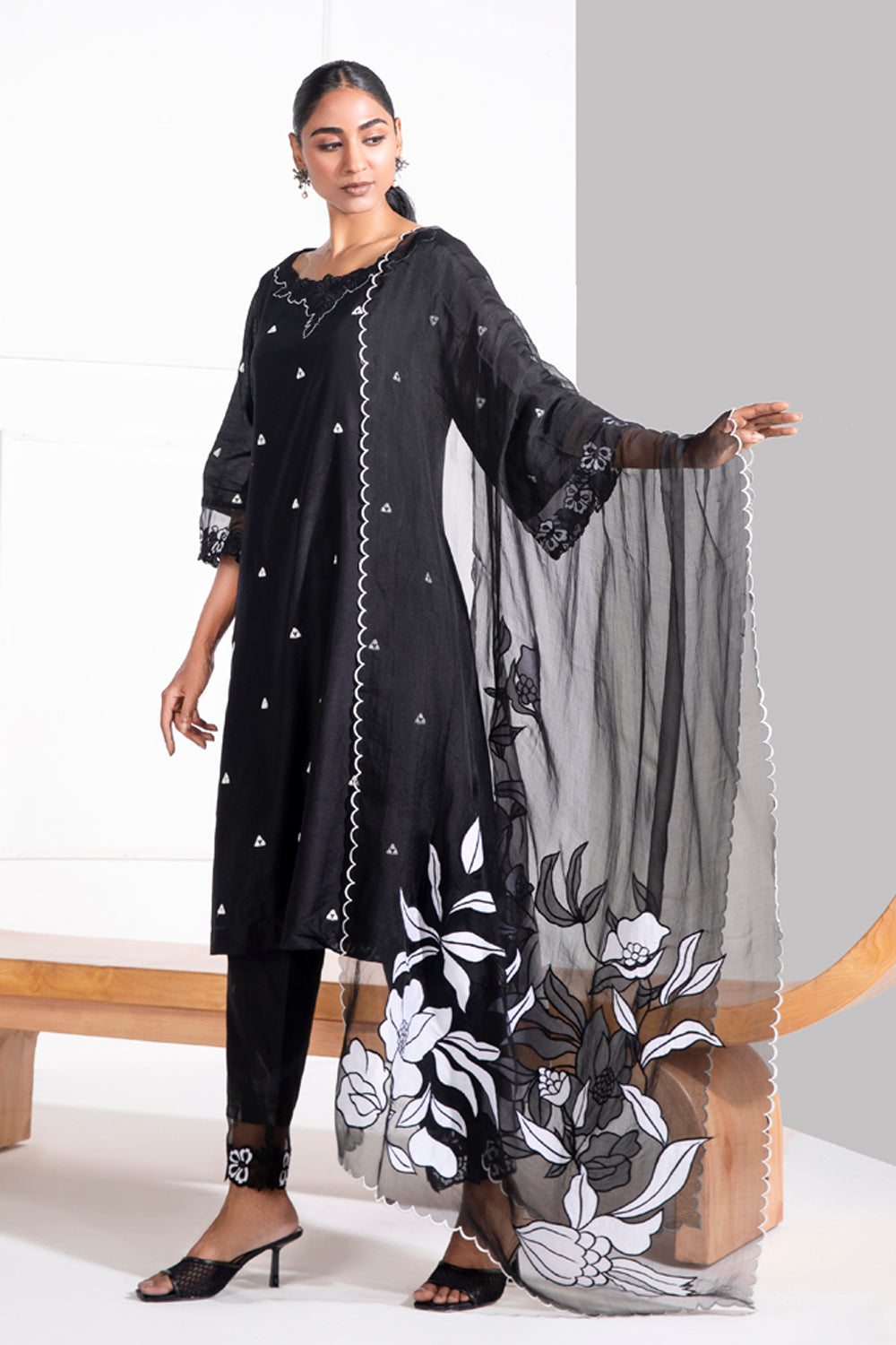 Nafeesa Mirrorwork Kurta Set