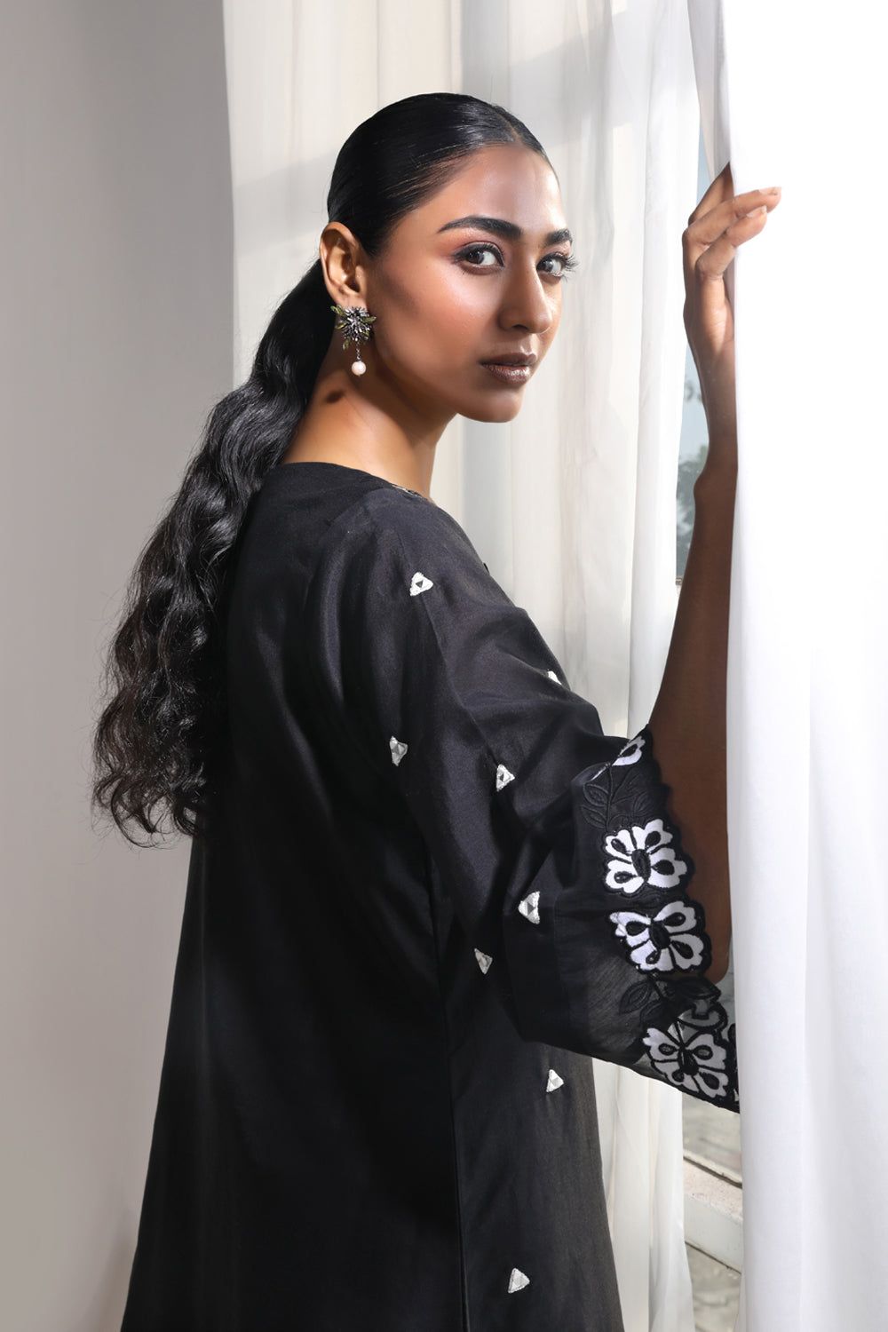 Nafeesa Mirrorwork Kurta Set