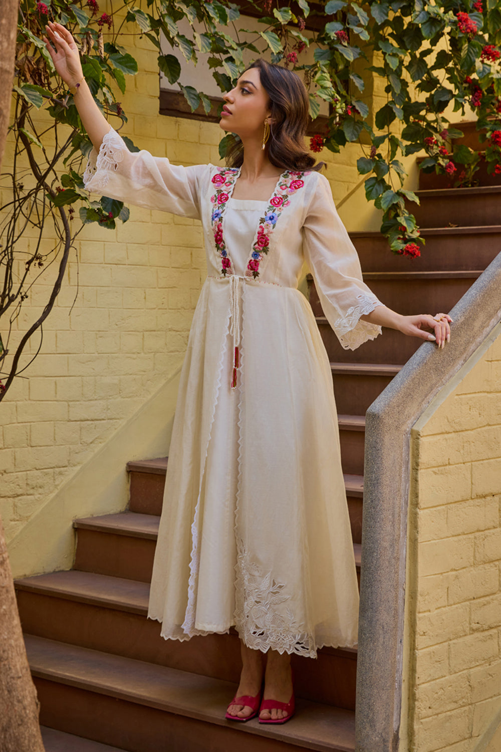 Gul Ivory Cape Set