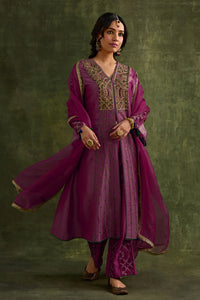 Hasrat Pink Kalidar Suit Set