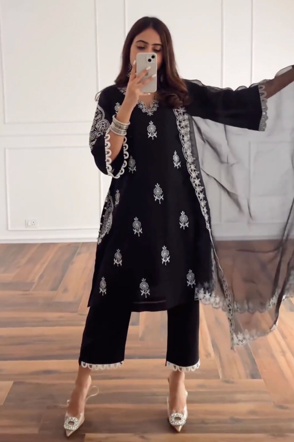 Arpita Gupta In Our Naira Kurta Set